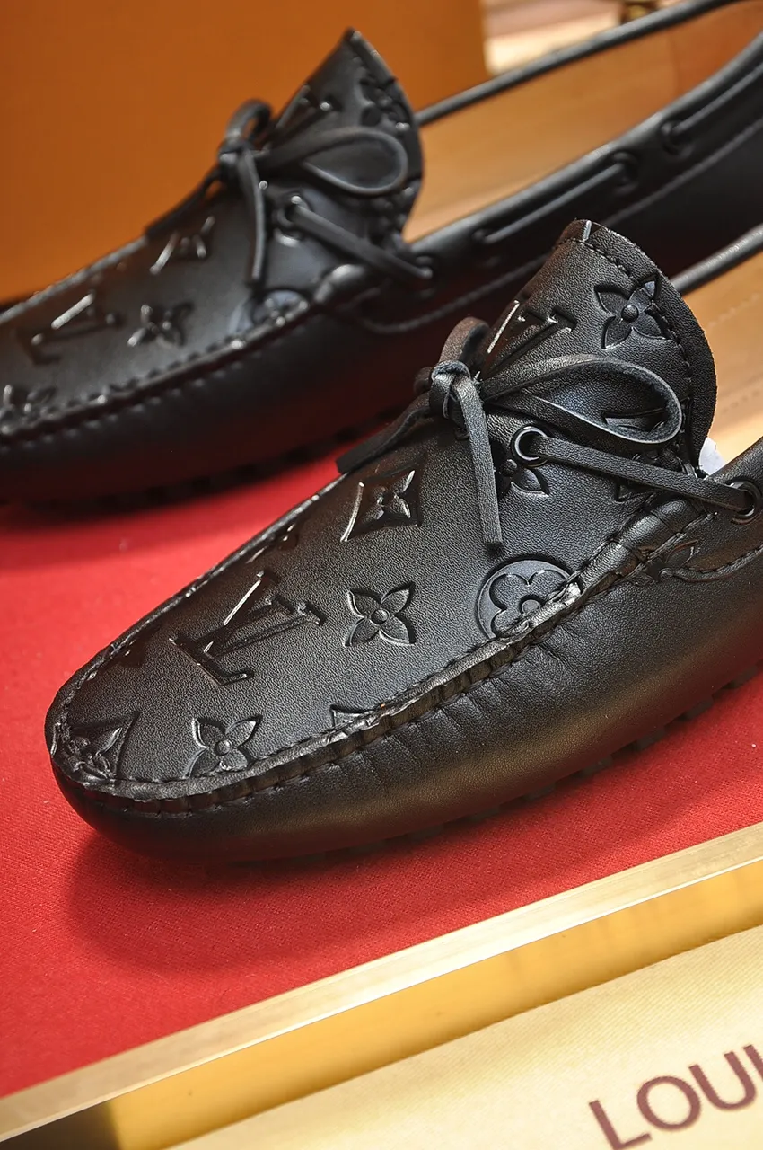 Men's men's shoes 💰420💶 [LV Doudou shoes] (water-dyed cowhide lining) new model is on the market, available on the official website. The new Doudou shoes are processed into single-color materials, and the uppers are made of imported cowhide material. The body of the shoe is fully hemmed with mark thread, and is lined with imported original cowhide leather. The elegant shoe shape is super suitable for all-matching, and the size is 38-44.